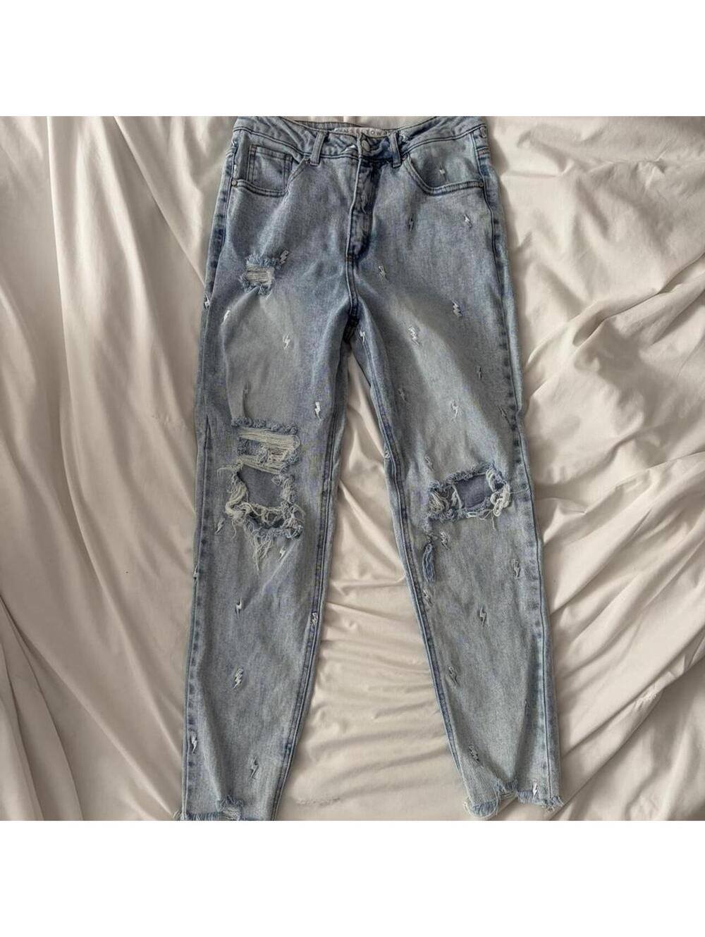 Tinseltown embroidered blue jeans